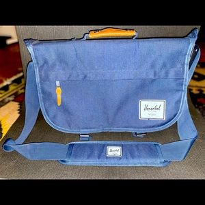 Herschel Messenger (Laptop) Bag | Color: Navy | Size: Os